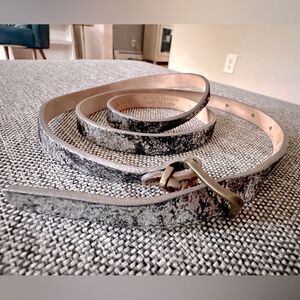 Metallic leather belt, excellent condition.